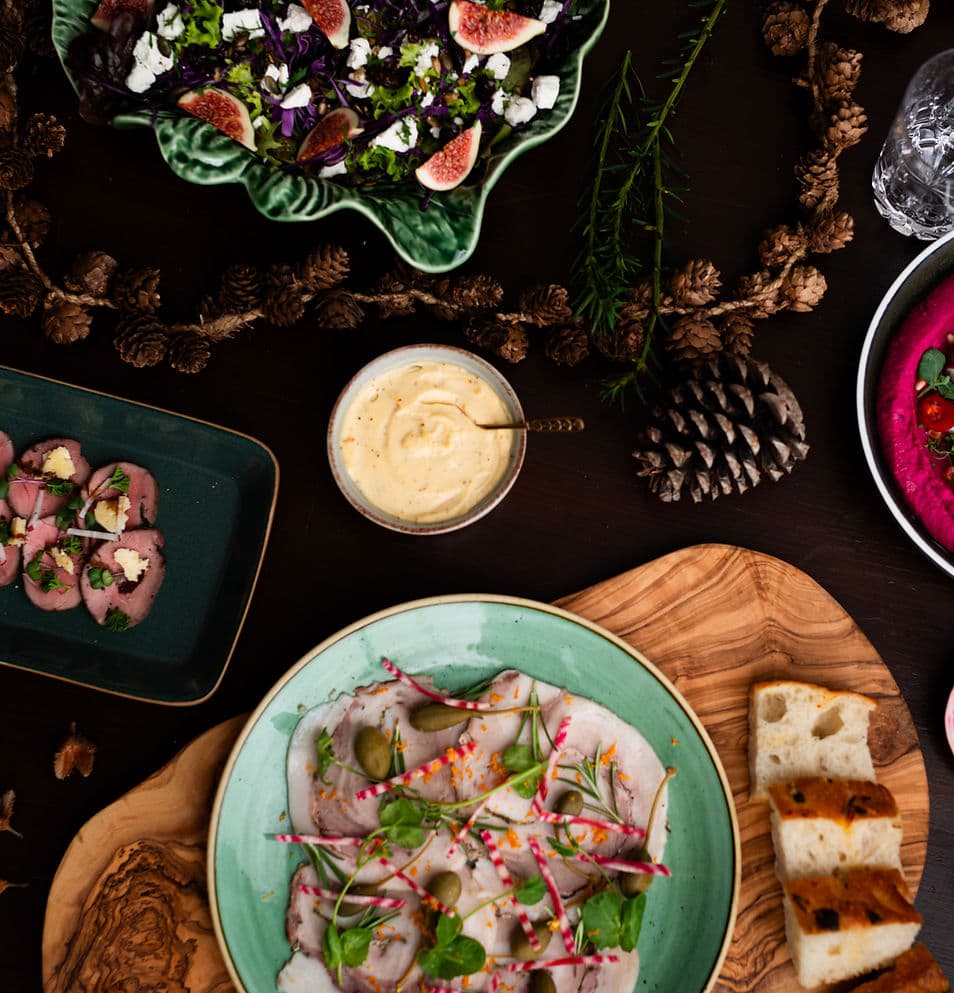 Julebuffet fra Mattis Mat, servert på fat og skåler